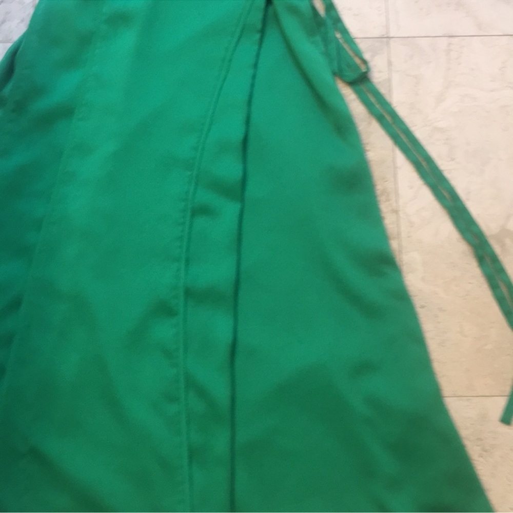 Banana Republic Wrap Dress 👗 - Picture 3 of 4
